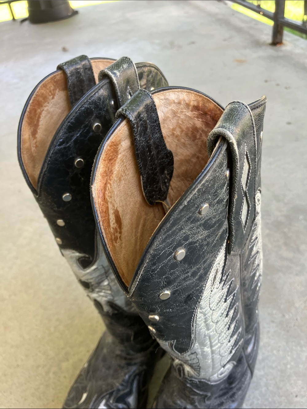 Johnny Ringo Black and Silver Eagle Cowboy Boots, 6.5 - Picture 6 of 11